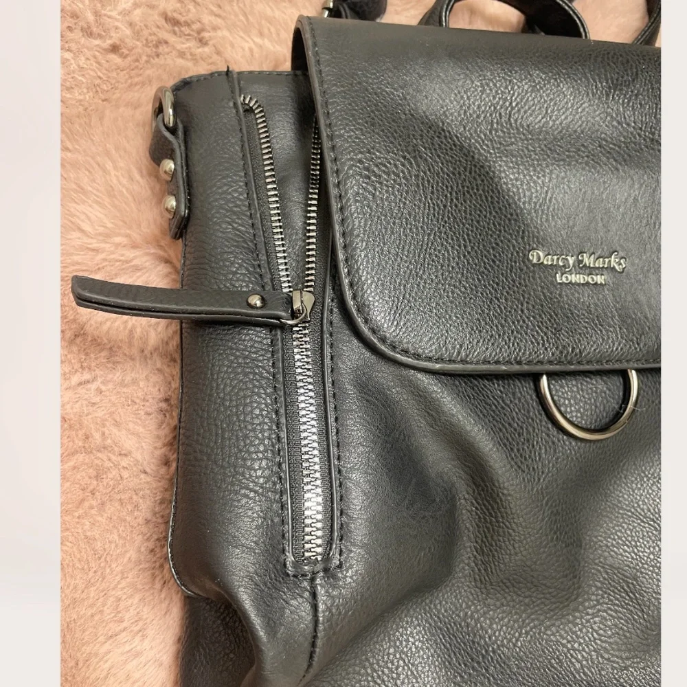 Darcy Marks great used